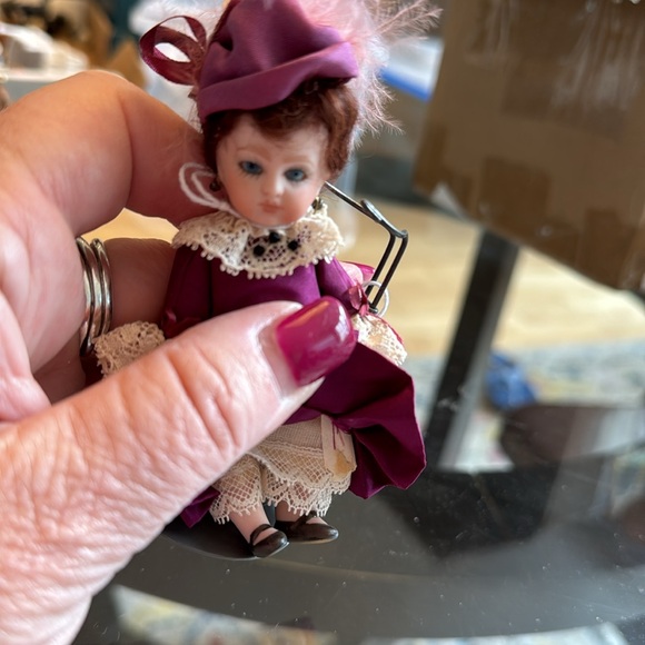 2 reproduction French dolls, jointed arms, great condition. - Picture 3 of 6